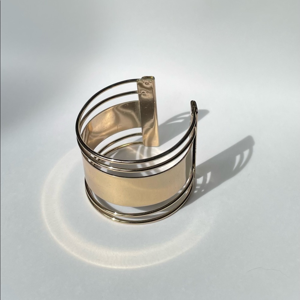 Gold thick bracelet